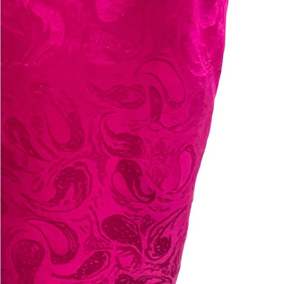 Diane Gilman 100% silk tank in fuchsia with a paisley pattern, size Medium - Picture 6 of 7